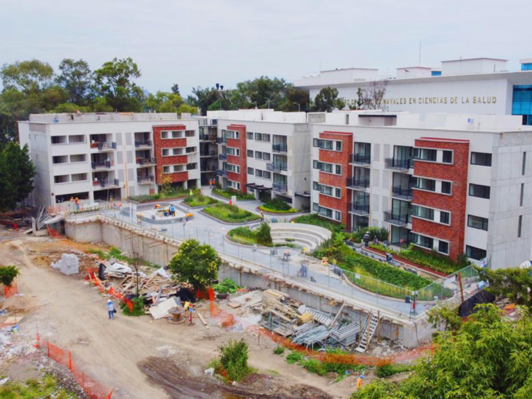 Construcción de 2 edificios de 4 niveles con 50 departamentos cada uno, como parte del desarrollo habitacional Inspiria Coyoacán, en la CDMX