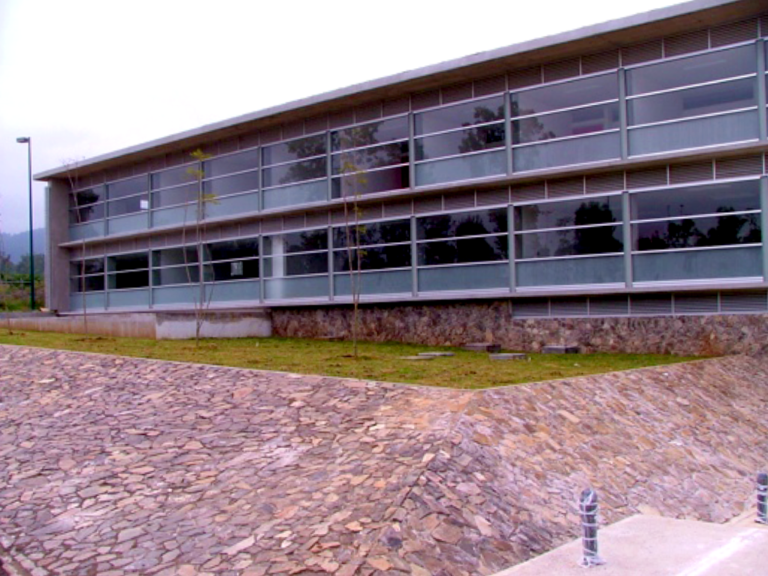 Construcción del edificio de la Unidad Académica de Geografía, en Morelia, Michoacán