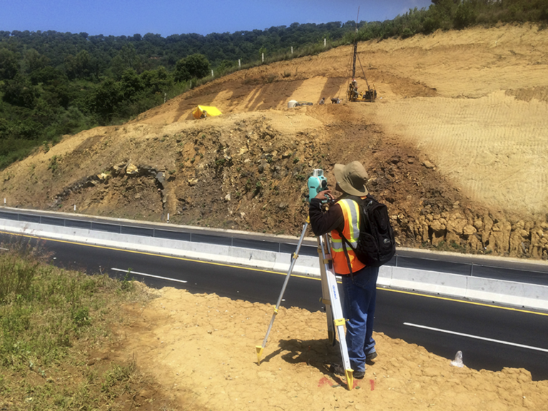 Estabilización del talud de 4 cortes ubicados en los Km 46+600, 47+600, 48+700 y 49+700 en el Libramiento Amecameca - Nepantla, Edomex​