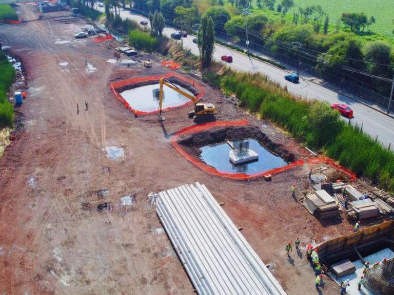 Construcción del puente vehicular ubicado en Periférico Sur y Canal Nacional, Del. Xochimilco, CDMX