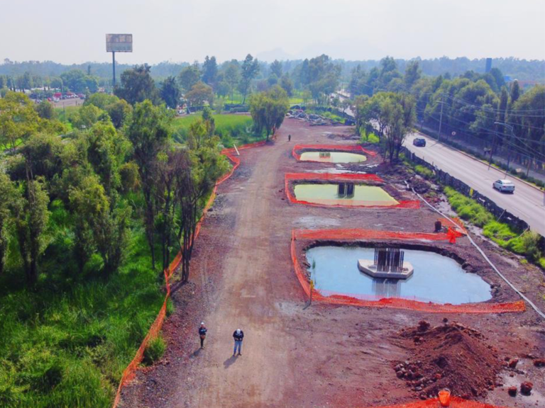 Construcción del puente vehicular ubicado en Periférico Sur y Canal Nacional, Del. Xochimilco, CDMX