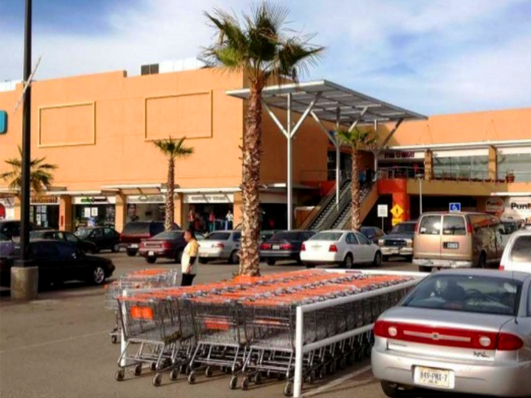 Construcción de centro comercial tipo Power Center "Punto La Paz" ubicado en La Paz, BCS​