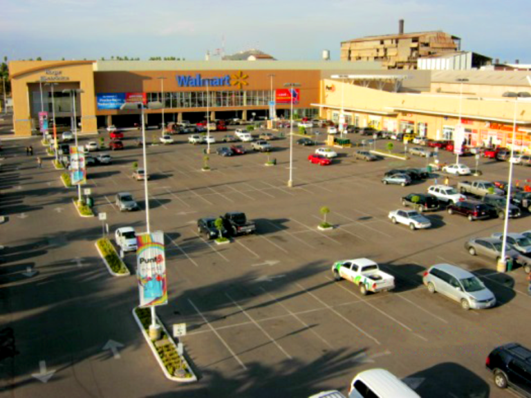 Construcción de centro comercial tipo Power Center "Punto Los Mochis" ubicado en Los Mochis, Sinaloa​